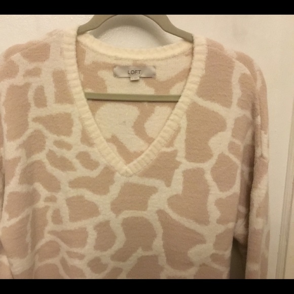 New Loft Animal Spotted v-neck sweater. - Picture 3 of 3
